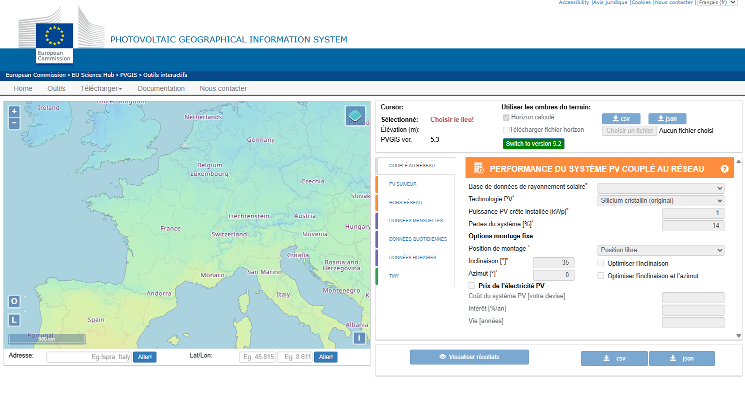 Interface officielle PVGIS de la Commission européenne : carte d'ensoleillement de l'Europe et formulaire de performance d'un système photovoltaïque couplé au réseau (puissance crête, pertes système, inclinaison, azimut)